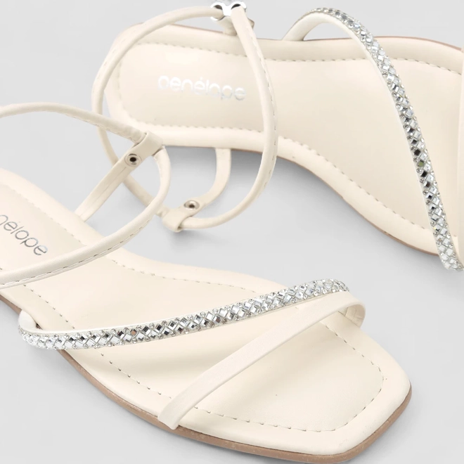 Sandália Rasteira Feminina Penélope Tira Strass Off White