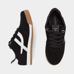 Tênis Casual Feminino Via Marte Detalhe Lateral Nobuck Preto