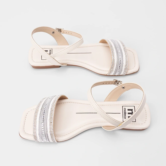 Sandália Rasteira Feminina Moleca Detalhe Strass & Pedraria Off White