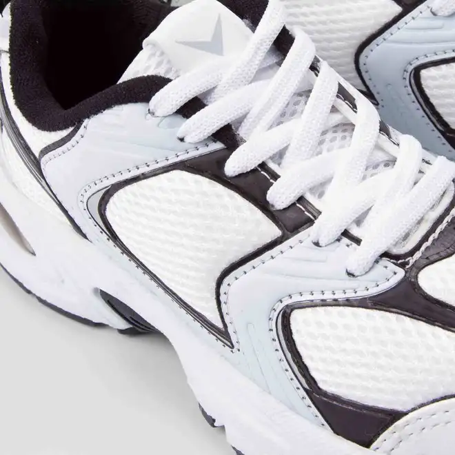 Tênis Esportivo Feminino Vertus Recortes Branco & Preto