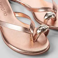 Rasteira Feminina Beira Rio Detalhe Bold Metalizado Rose Gold