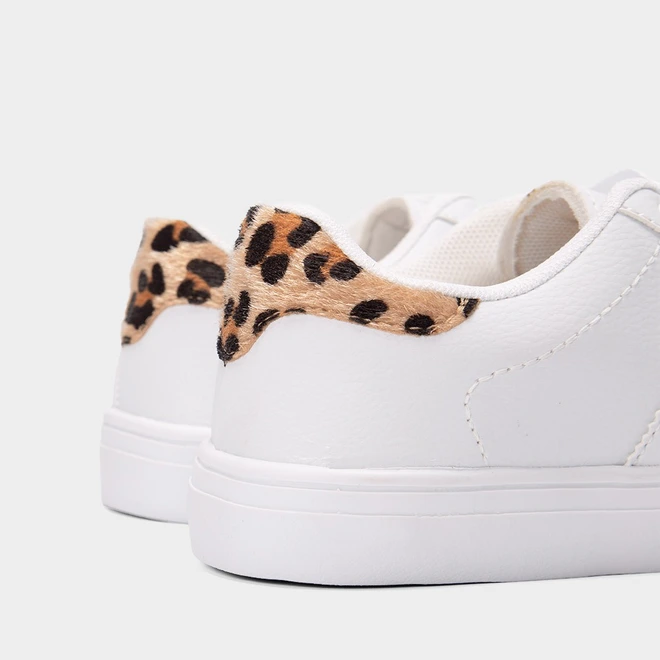 Tênis Casual Feminino Penélope Recorte Onça Camurça Branco