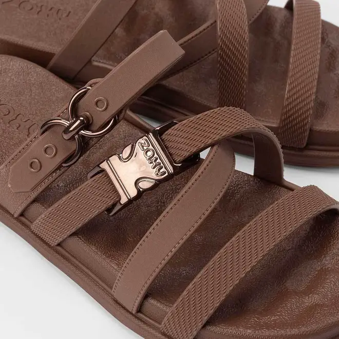 Tamanco Feminino Zaxy Multitiras Enfeite Fivela Marrom