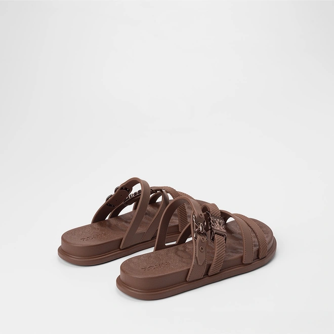 Tamanco Feminino Zaxy Multitiras Enfeite Fivela Marrom