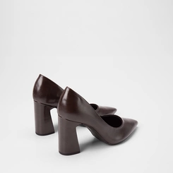 Scarpin Feminino Gabriela Salto Alto Bloco Marrom