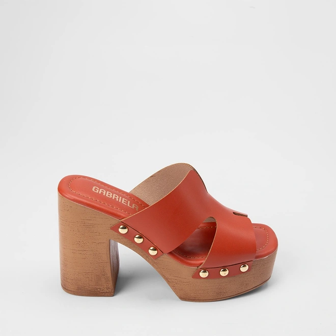 Tamanco Feminino Gabriela Meia Pata Plataforma Tachas Vermelho