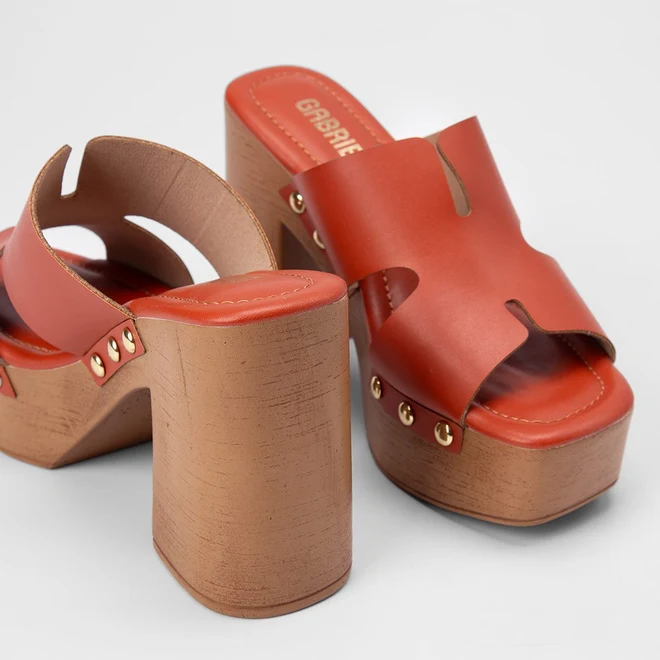 Tamanco Feminino Gabriela Meia Pata Plataforma Tachas Vermelho