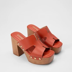 Tamanco Feminino Gabriela Meia Pata Plataforma Tachas Vermelho