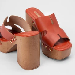 Tamanco Feminino Gabriela Meia Pata Plataforma Tachas Vermelho