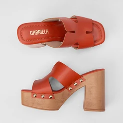 Tamanco Feminino Gabriela Meia Pata Plataforma Tachas Vermelho