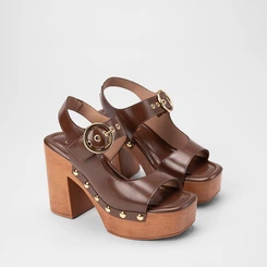 Sandália Feminina Gabriela Meia Pata Detalhes Tachas & Fivela Marrom