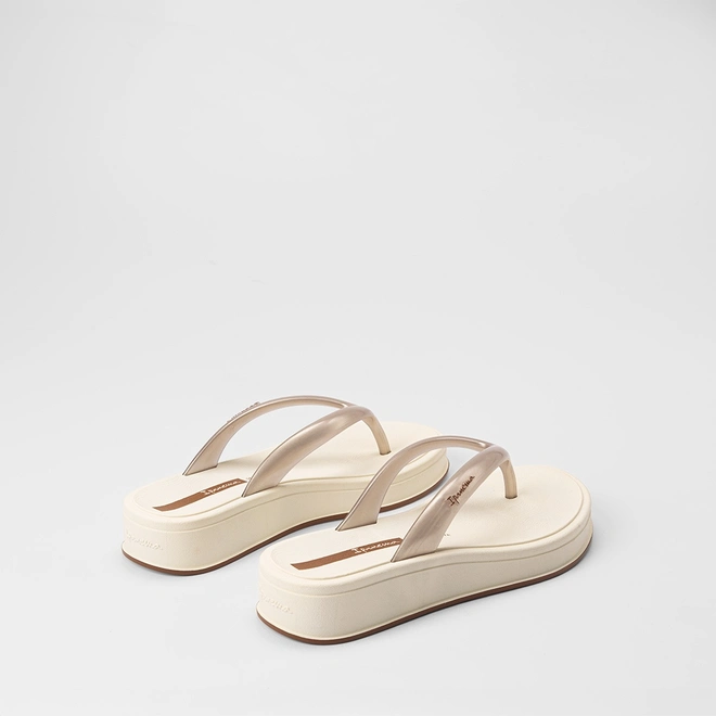 Chinelo Feminino Ipanema Glow Up Efeito Perolizado Bege