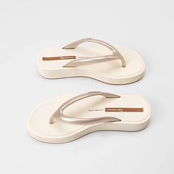 Chinelo Feminino Ipanema Glow Up Efeito Perolizado Bege
