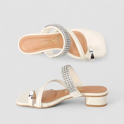 Tamanco Feminino Vizzano Original Tira Strass Detalhe Bold Off White