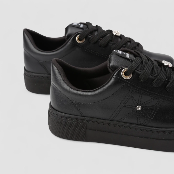 Tênis Casual Feminino Via Marte Pespontos Detalhe Metalizado Preto