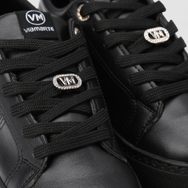 Tênis Casual Feminino Via Marte Pespontos Detalhe Metalizado Preto