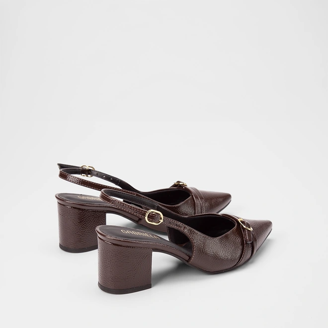 Scarpin Slingback Feminino Gabriela Enfeite Fivela Verniz Marrom