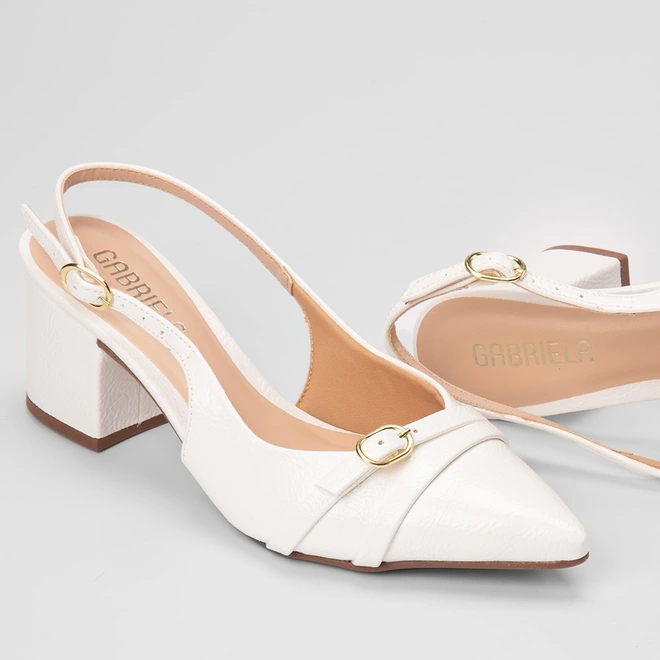 Scarpin Slingback Feminino Gabriela Enfeite Fivela Verniz Branco