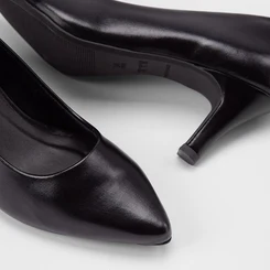 Scarpin Feminino Penélope Salto Médio Preto