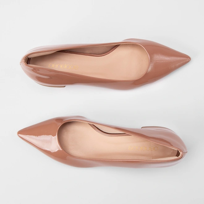 Scarpin Feminino Penélope Salto Bloco Baixo Verniz Nude
