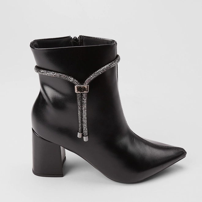 Ankle Boot Feminina Penélope Salto Bloco Detalhe Tira Strass Preta