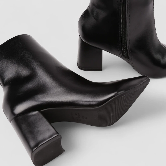 Ankle Boot Feminina Penélope Salto Bloco Preta