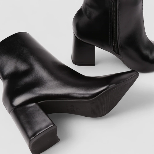 Bota Penelope Salto Bloco Preta