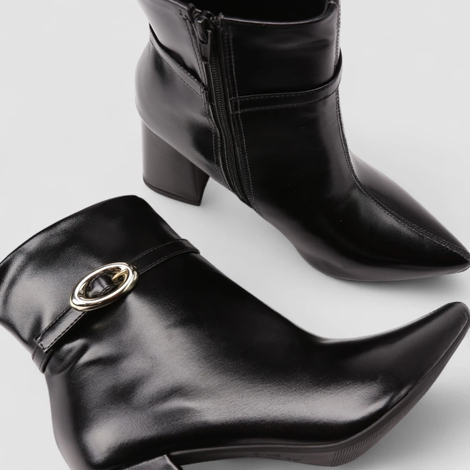 Ankle Boot Feminina Penélope Salto Bloco Enfeite Fivela Preta