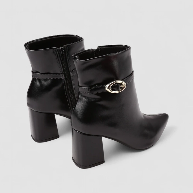 Ankle Boot Feminina Penélope Salto Bloco Enfeite Fivela Preta