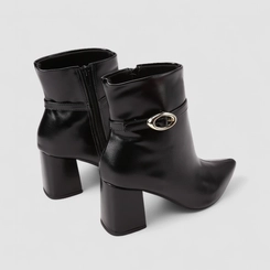 Ankle Boot Feminina Penélope Salto Bloco Enfeite Fivela Preta