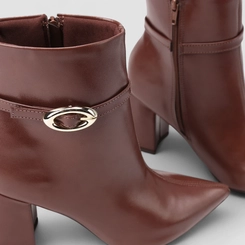 Ankle Boot Feminina Penélope Salto Bloco Enfeite Fivela Marrom