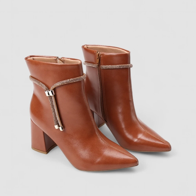 Ankle Boot Feminina Penélope Salto Bloco Detalhe Tira Strass Caramelo