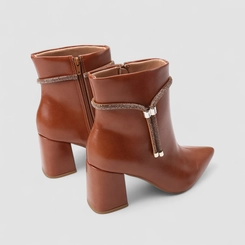 Ankle Boot Feminina Penélope Salto Bloco Detalhe Tira Strass Caramelo