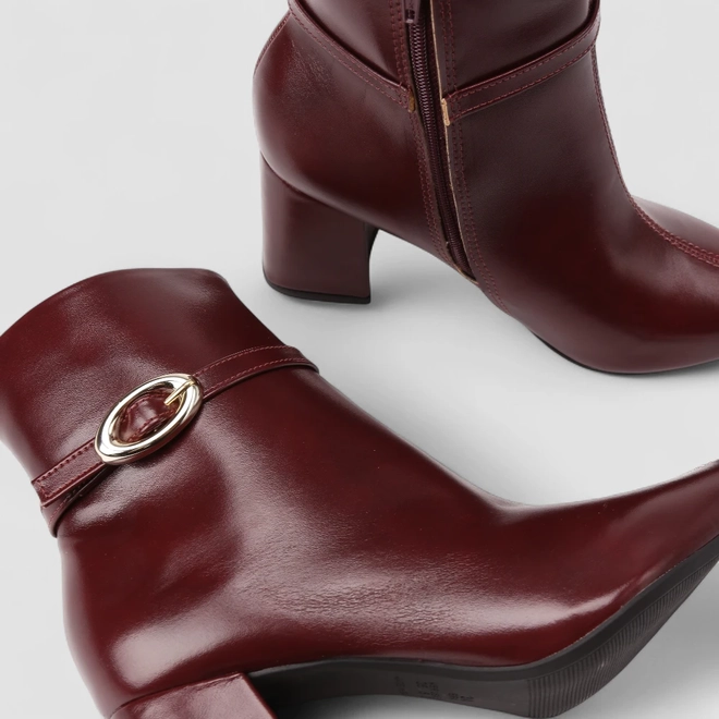Ankle Boot Feminina Penélope Salto Bloco Enfeite Fivela Vinho