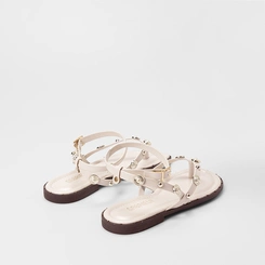 Sandália Rasteira Feminina Gabriela Detalhe Em Tachas Off White