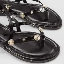 Sandália Rasteira Feminina Gabriela Detalhe Em Tachas Preto