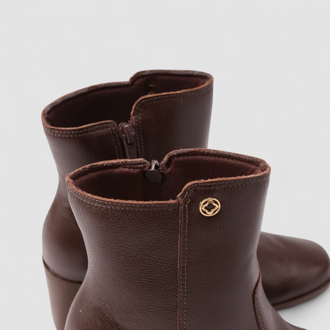 Bota Feminina Bebecê Cano Curto Salto Bloco Couro Marrom