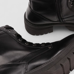 Bota Coturno Feminino Mooncity Cano Médio Tratorado Preto