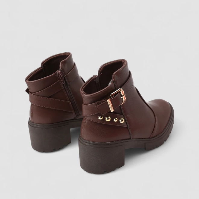 Ankle Boot Feminina Via Uno Salto Bloco Fivela & Tachas Marrom