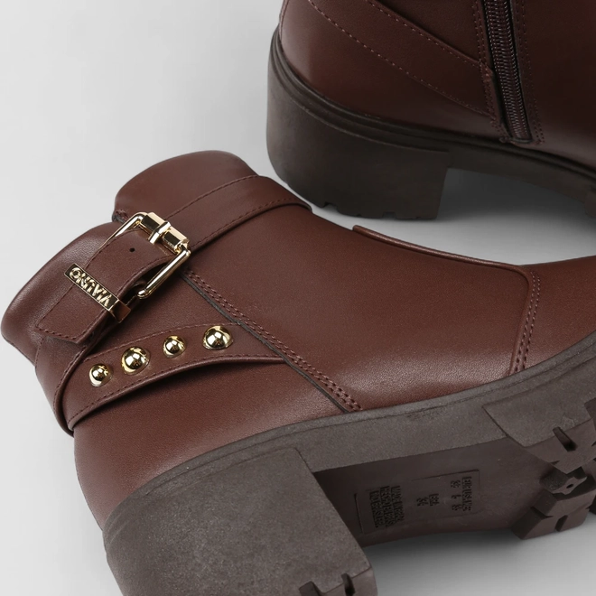 Ankle Boot Feminina Via Uno Salto Bloco Fivela & Tachas Marrom