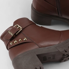 Ankle Boot Feminina Via Uno Salto Bloco Fivela & Tachas Marrom