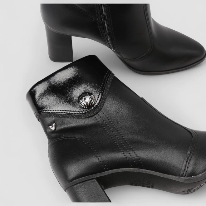 Bota Feminina Mississipi Cano Curto Salto Reto Detalhe Tacha Preto