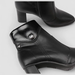 Bota Feminina Mississipi Cano Curto Salto Reto Detalhe Tacha Preto