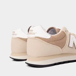 Tênis Esportivo Feminino New Balance 520 V2 Bege