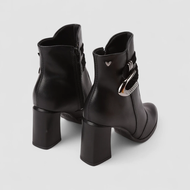 Bota Feminina Mississipi Cano Curto Tira Tressê Detalhe Fivela Preto