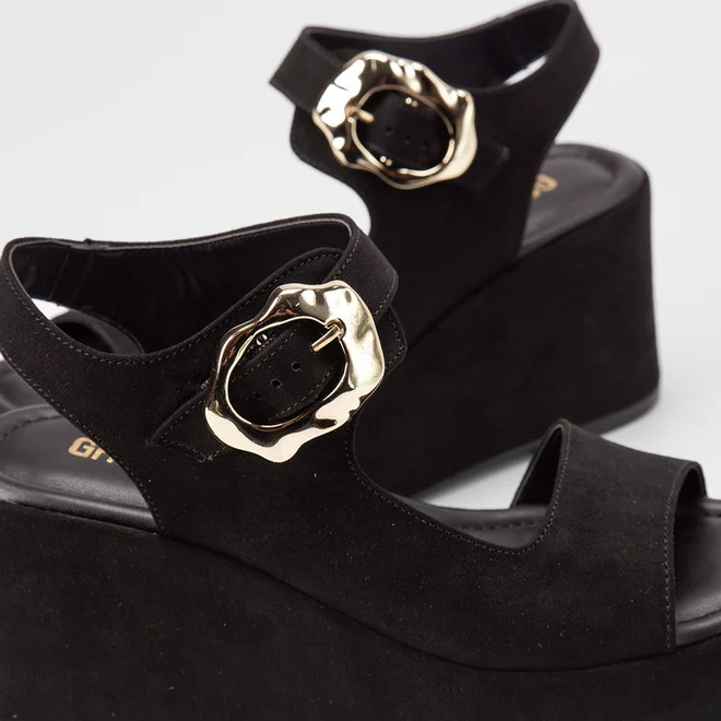 Sandália Feminina Gabriela Plataforma Enfeite Fivela Nobuck Preto