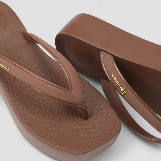 Chinelo Feminino Ipanema Plataforma Marrom