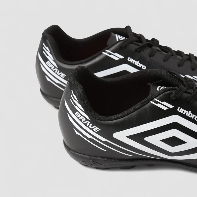 Chuteira Masculina Umbro Brave Preto