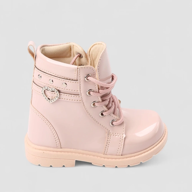 Bota Coturno Infantil Gabrielinha Verniz Enfeite Coração & Tachas Rosa