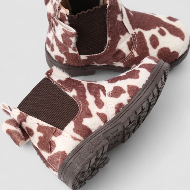 Bota Chelsea Bebê Gabrielinha Animal Print Vaca Detalhe Laço Multicolor